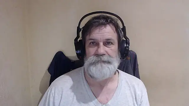 Snapshot of AlexNudo chatting on December 3, 7:05 am AlexNudo online show from December 3, 7:05 am