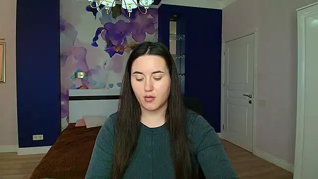 Roxie Bradley online show from December 18, 10:30 am