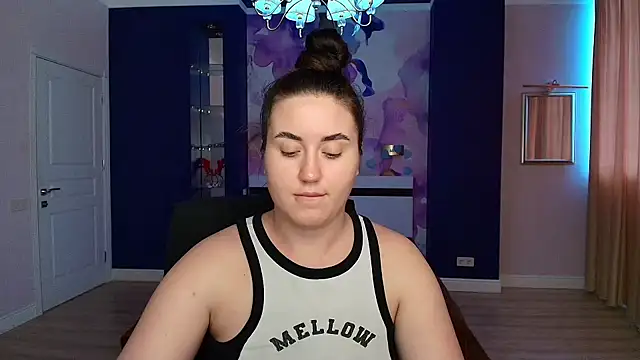 Roxie Bradley online show from January 10, 11:22 am