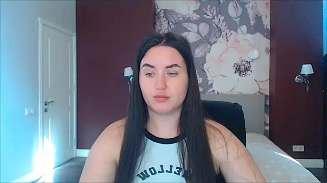 Roxie Bradley online show from January 16, 9:59 am