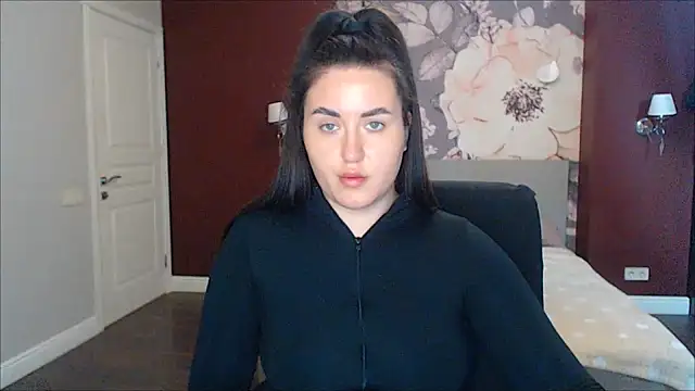 Roxie Bradley online show from January 17, 9:39 am