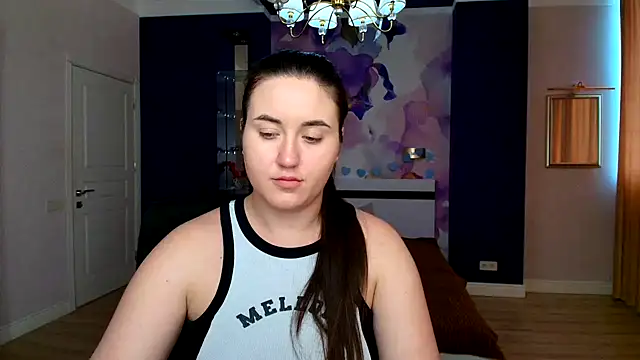 Roxie Bradley online show from February 4, 10:54 am