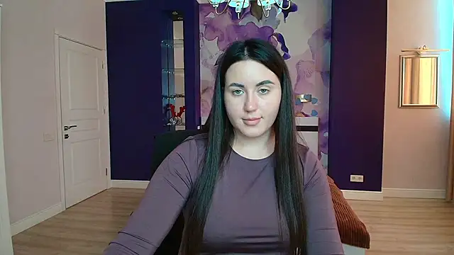 Roxie Bradley online show from February 12, 1:06 pm