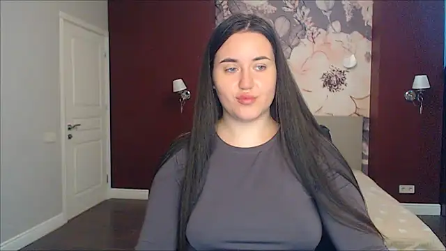 Roxie Bradley online show from March 19, 6:35 am