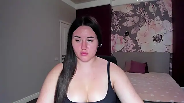 Roxie Bradley online show from September 15, 5:51 am