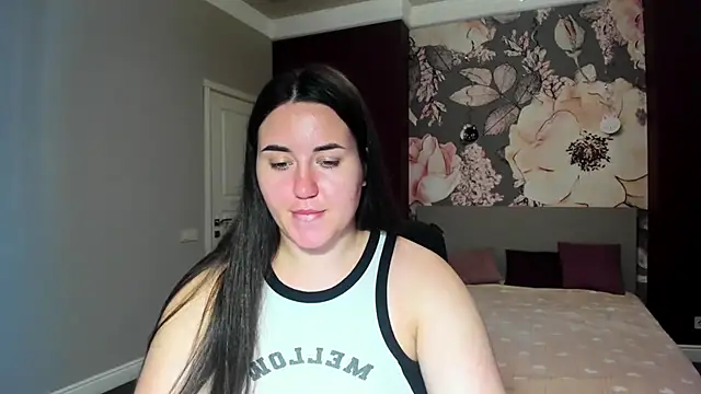 Roxie Bradley online show from September 18, 5:42 am