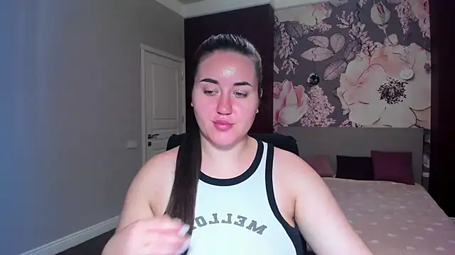 Roxie Bradley online show from September 19, 5:53 am