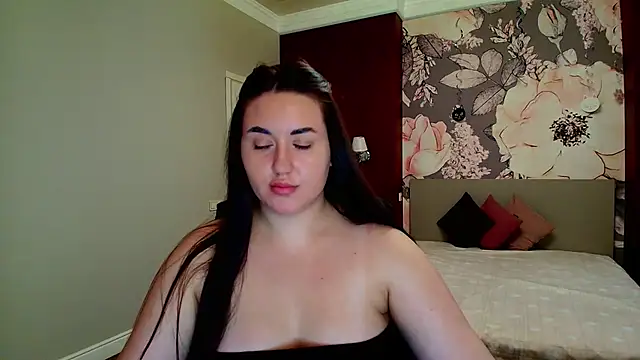 Roxie Bradley online show from September 29, 5:56 am