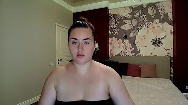 Roxie Bradley online show from September 30, 6:18 am