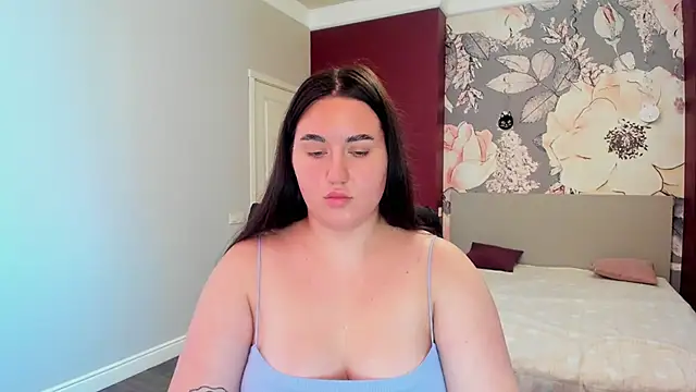 Roxie Bradley online show from November 14, 7:51 am