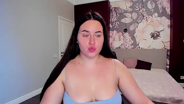 Roxie Bradley online show from December 4, 6:55 am