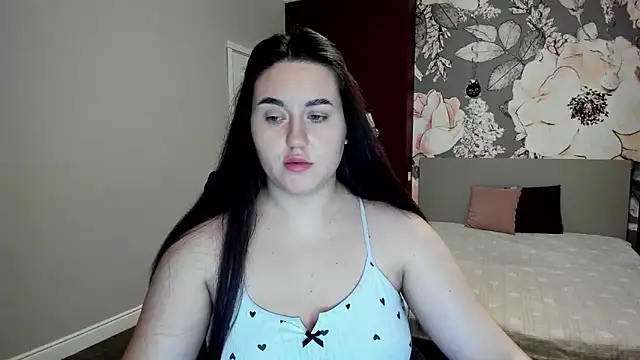 Roxie Bradley online show from February 11, 6:40 am