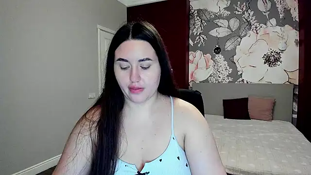 Roxie Bradley online show from February 13, 6:31 am