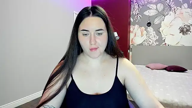 Roxie Bradley online show from February 26, 7:29 am