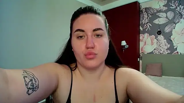 Roxie Bradley online show from March 26, 6:41 am