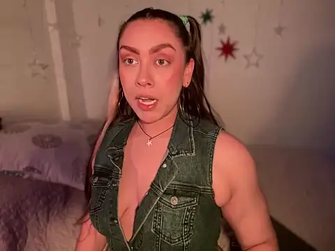 Snapshot of Im_sophiie chatting on December 29, 6:03 am Im sophiie online show from December 29, 6:03 am