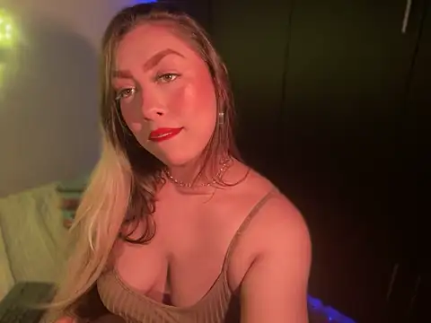 Snapshot of Im_sophiie chatting on January 5, 6:13 am Im sophiie online show from January 5, 6:13 am