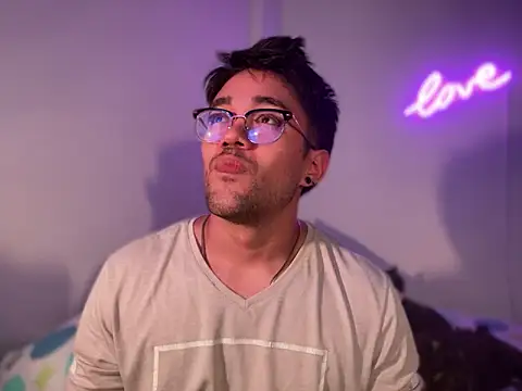 Snapshot of Im_sophiie chatting on January 12, 6:17 am Im sophiie online show from January 12, 6:17 am