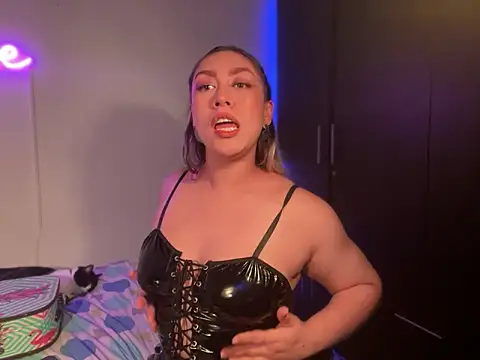 Snapshot of Im_sophiie chatting on January 19, 9:01 am Im sophiie online show from January 19, 9:01 am