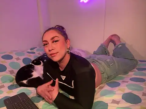 Snapshot of Im_sophiie chatting on January 21, 5:49 am Im sophiie online show from January 21, 5:49 am