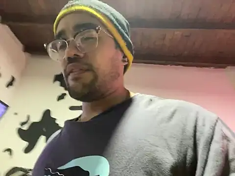 Snapshot of Im_sophiie chatting on February 2, 6:37 am Im sophiie online show from February 2, 6:37 am