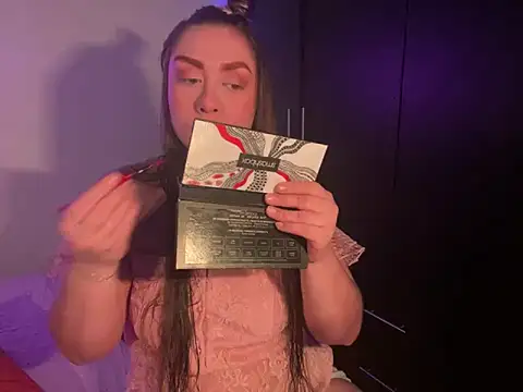 Snapshot of Im_sophiie chatting on February 6, 5:57 am Im sophiie online show from February 6, 5:57 am