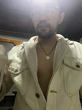 Snapshot of Im_sophiie chatting on February 10, 5:47 am Im sophiie online show from February 10, 5:47 am