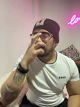 Snapshot of Im_sophiie chatting on February 20, 5:55 am Im sophiie online show from February 20, 5:55 am