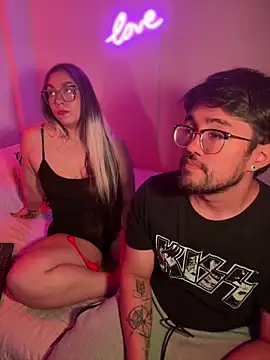 Snapshot of Im_sophiie chatting on February 21, 9:13 am Im sophiie online show from February 21, 9:13 am