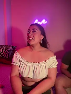 Snapshot of Im_sophiie chatting on February 22, 9:12 am Im sophiie online show from February 22, 9:12 am