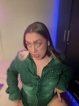 Snapshot of Im_sophiie chatting on February 23, 9:00 am Im sophiie online show from February 23, 9:00 am