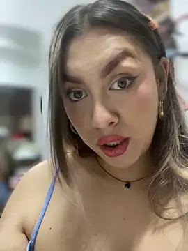 Snapshot of Im_sophiie chatting on March 16, 6:20 am Im sophiie online show from March 16, 6:20 am