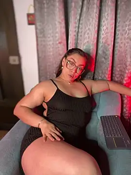 Snapshot of Im_sophiie chatting on March 18, 9:20 am Im sophiie online show from March 18, 9:20 am