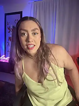 Snapshot of Im_sophiie chatting on November 8, 6:02 am Im sophiie online show from November 8, 6:02 am