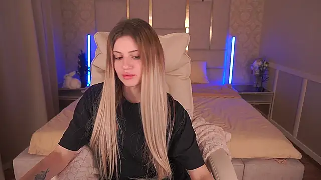 Snapshot of Lili_Danger chatting on January 3, 9:05 pm Lili Danger online show from January 3, 9:05 pm