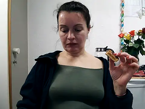 Snapshot of LoveNBloom chatting on December 31, 8:45 pm LoveNBloom online show from December 31, 8:45 pm