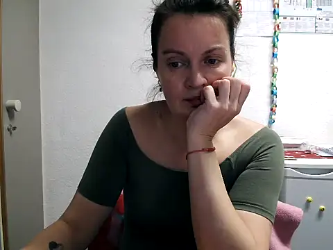 Snapshot of LoveNBloom chatting on February 21, 6:04 pm LoveNBloom online show from February 21, 6:04 pm