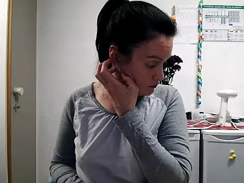 Snapshot of LoveNBloom chatting on March 7, 7:49 pm LoveNBloom online show from March 7, 7:49 pm