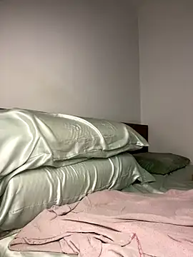  yisela  online show from November 9, 11:47 pm