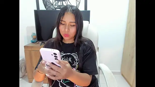 Snapshot of Ciara8 chatting on June 22, 11:57 pm Ciara8 online show from June 22, 11:57 pm