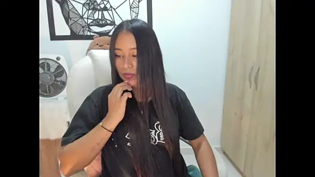 Snapshot of Ciara8 chatting on July 2, 5:35 am Ciara8 online show from July 2, 5:35 am