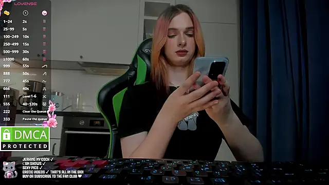 Lee Loo online show from January 28, 5:03 pm