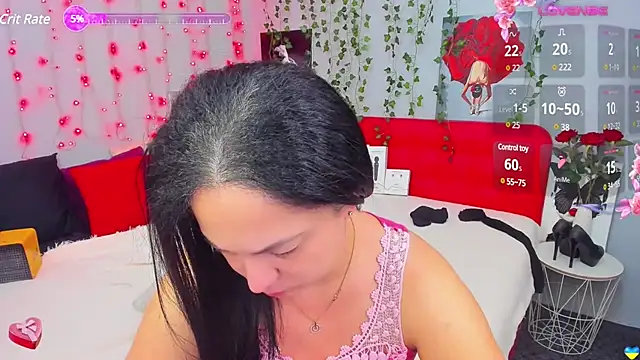 Snapshot of DarlingMilf chatting on December 22, 12:17 am DarlingMilf online show from December 22, 12:17 am