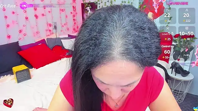 Snapshot of DarlingMilf chatting on December 25, 3:18 am DarlingMilf online show from December 25, 3:18 am