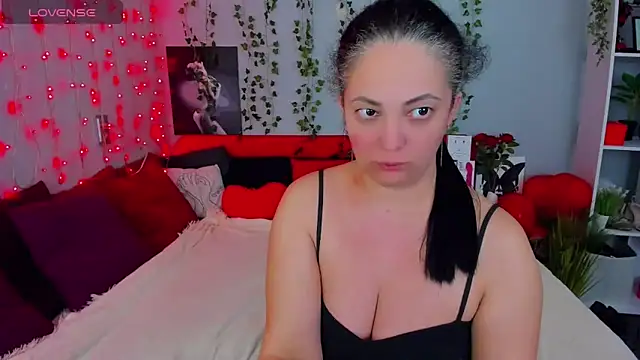 Snapshot of DarlingMilf chatting on February 21, 7:21 pm DarlingMilf online show from February 21, 7:21 pm
