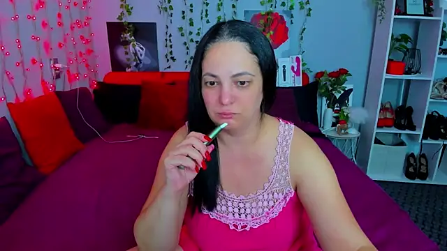 Snapshot of DarlingMilf chatting on September 9, 6:07 pm DarlingMilf online show from September 9, 6:07 pm