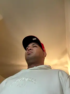 Snapshot of marhi32 chatting on October 24, 9:33 pm marhi32 online show from October 24, 9:33 pm