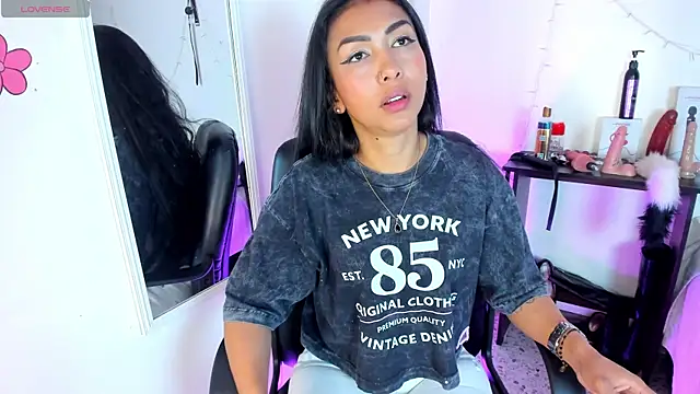 Tracy lambo online show from December 19, 10:28 pm