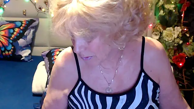 HappyWomanOn online show from May 9, 9:20 pm
