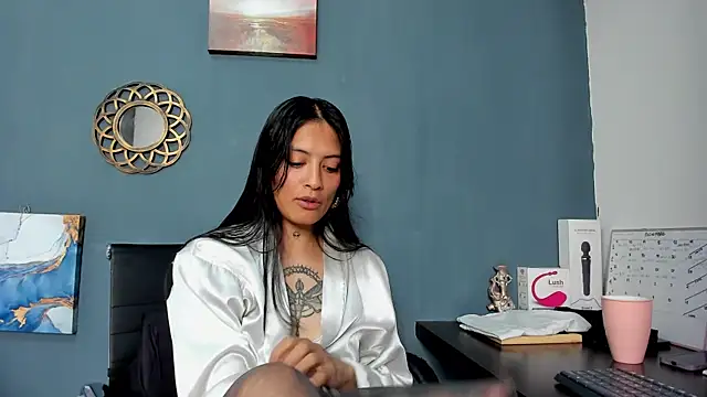 nia  white online show from December 27, 4:54 pm